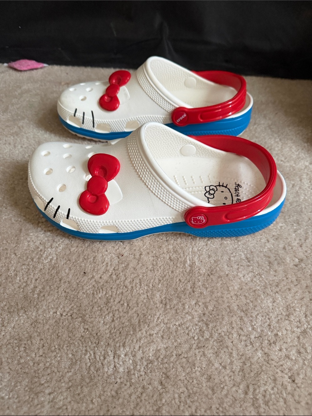 Hello Kitty Crocs - Men size 7/ Women Size 9 - Picture 5 of 6